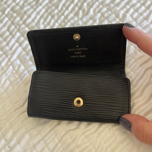 Louis Vuitton Accessories - Louis Vuitton Epi key holder